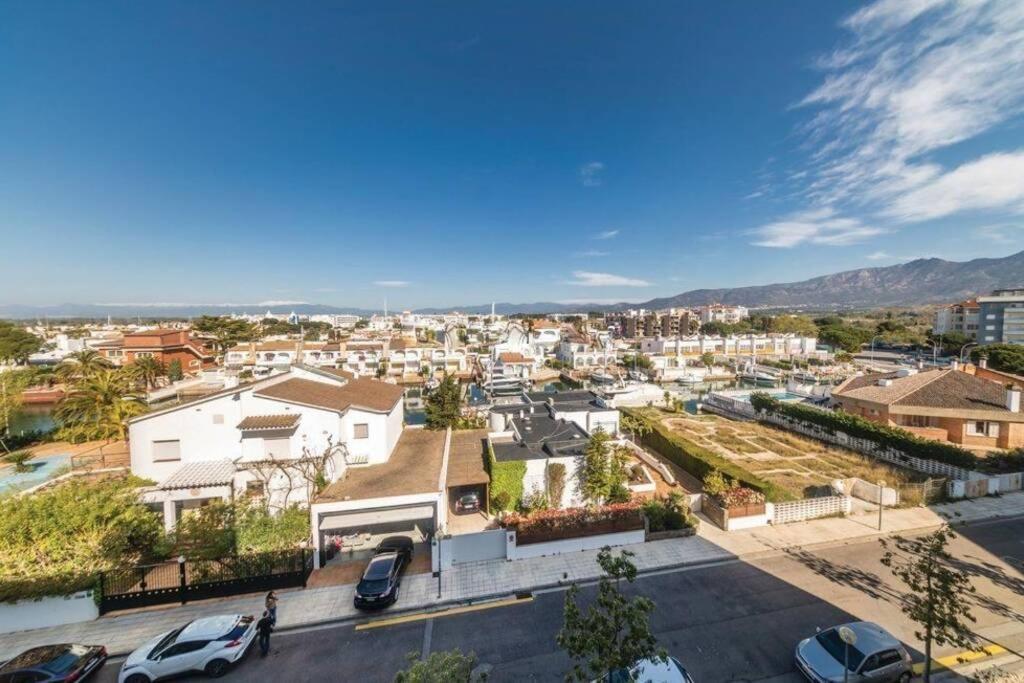 Apartamento En Roses Con Parking Y Piscina Lägenhet Exteriör bild